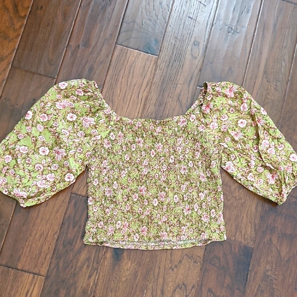 Jessica Simpson Floral Smocked Cropped Blouse with Puffed Sleeves size Large